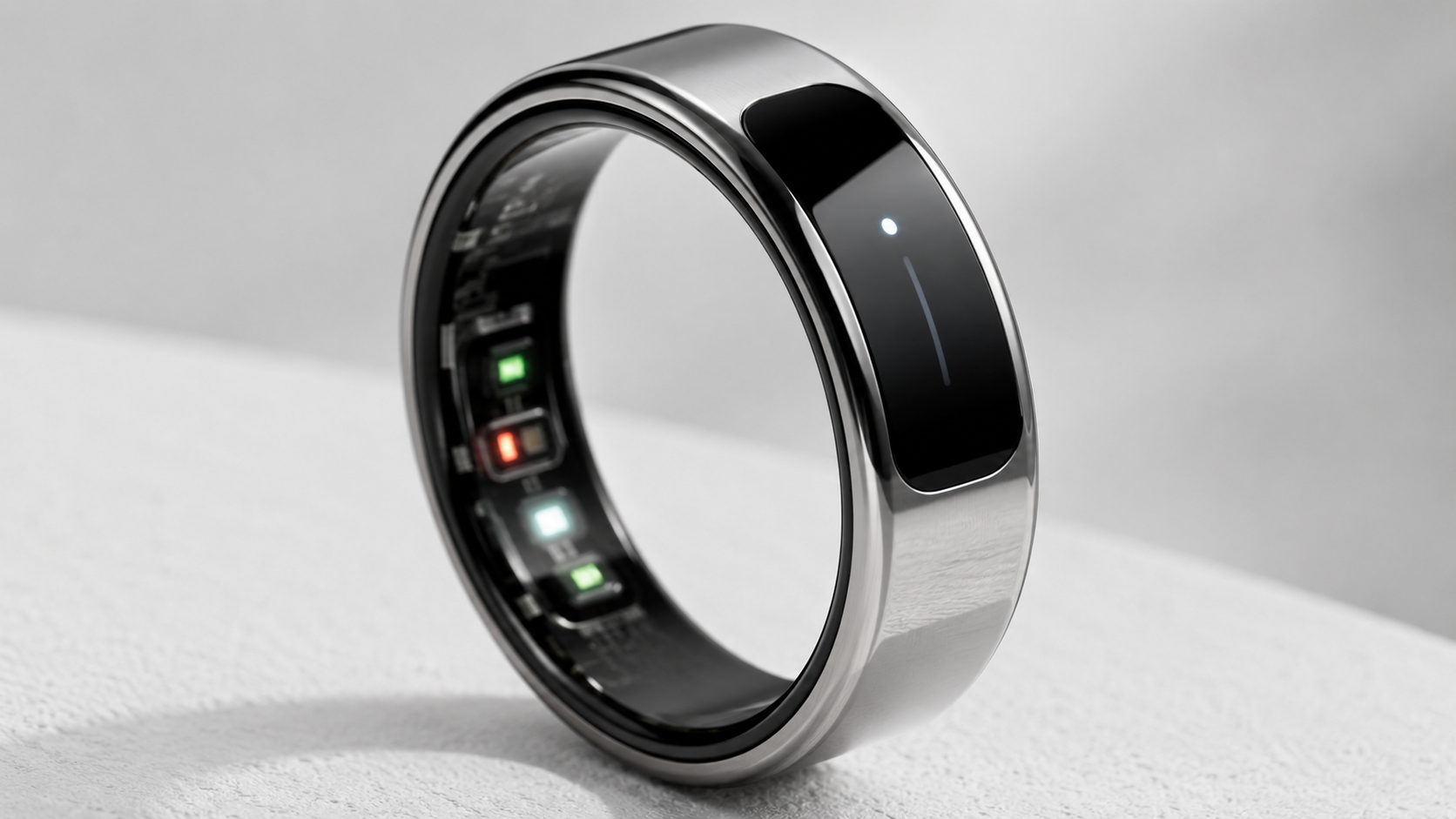 Детальный вид Samsung Galaxy Ring с сенсорной поверхностью