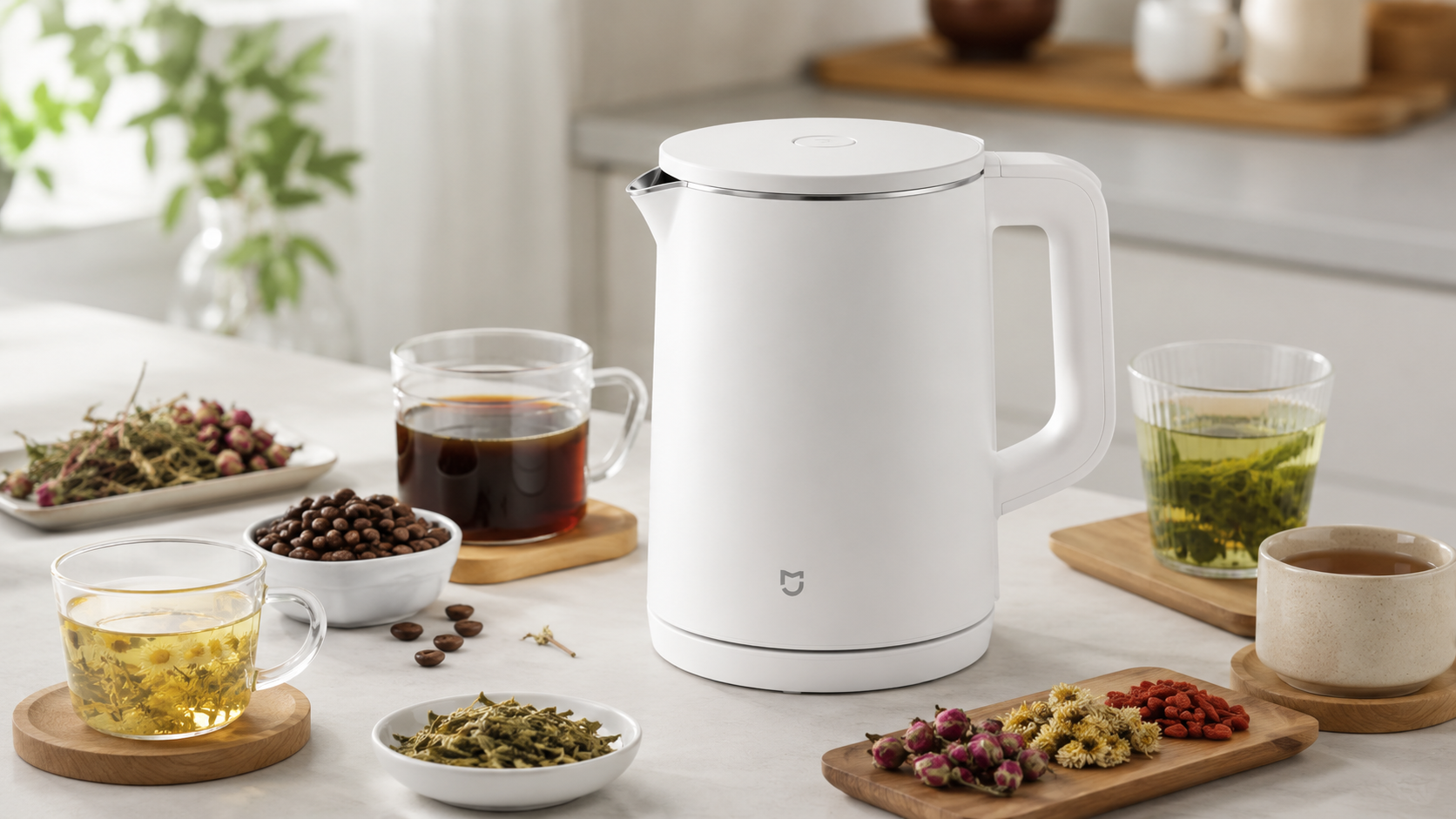 Xiaomi Mijia Health Pot 2 с разнообразными напитками на столе